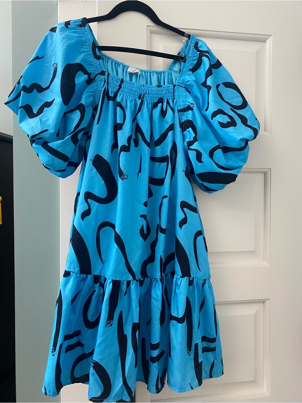 entro Bright Blue Puff-Sleeve Casual Dress with Black Abstract Print